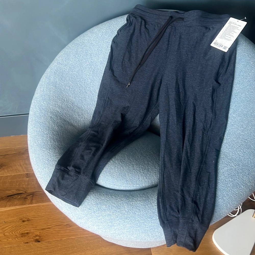 Lululemon cropped jogger, NWT